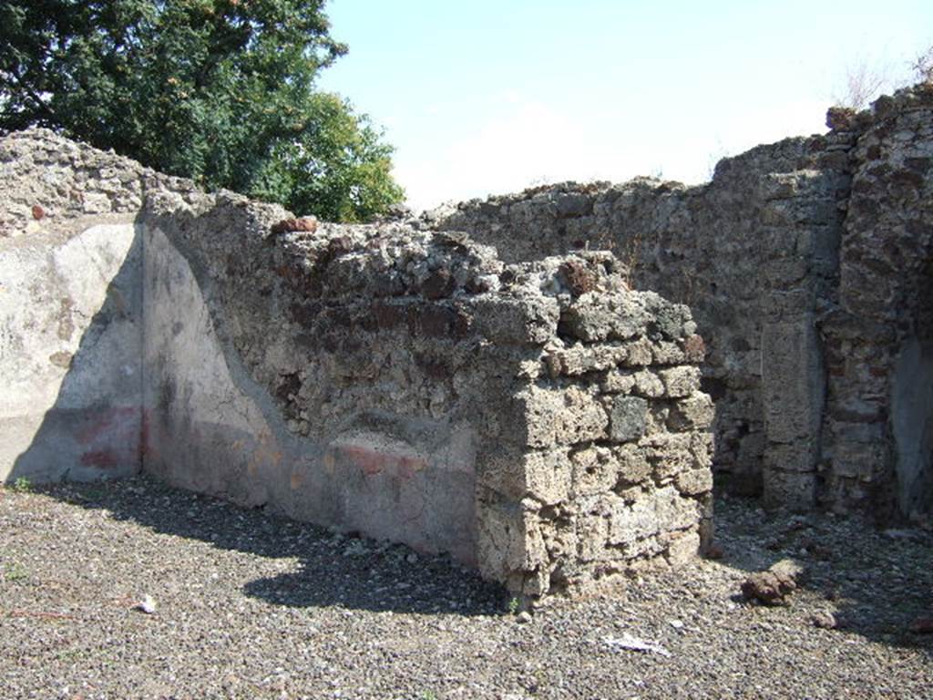 VI.2.25 Pompeii. September 2005. Two room in south-east corner of peristyle.
See Eschebach, L., 1993. Gebudeverzeichnis und Stadtplan der antiken Stadt Pompeji. Kln: Bhlau. (p.160)
See Pappalardo, U., 2001. La Descrizione di Pompei per Giuseppe Fiorelli (1875). Napoli: Massa Editore. (p.51)
According to PPM, the room above with walls with the remains of painted stucco was a triclinium, on either side of it was an oecus.
See Carratelli, G. P., 1990-2003. Pompei: Pitture e Mosaici.4. Roma: Istituto della enciclopedia italiana, p. 269.
