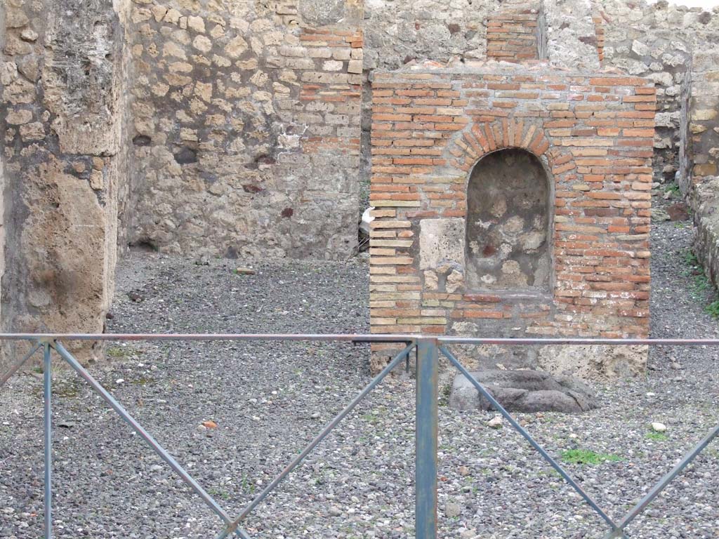 VI.3.10 Pompeii. December 2007. Lararium and well/cistern mouth.