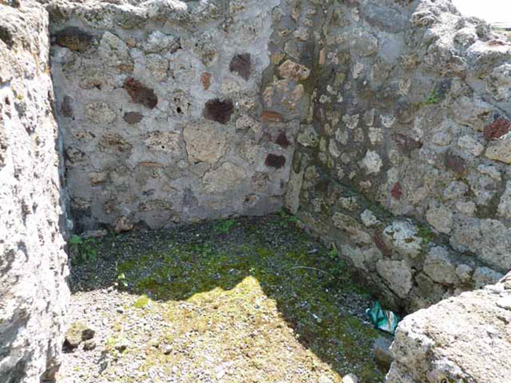 VI.3.10 Pompeii. May 2010. Doorway to kitchen and latrine on south side of yard.