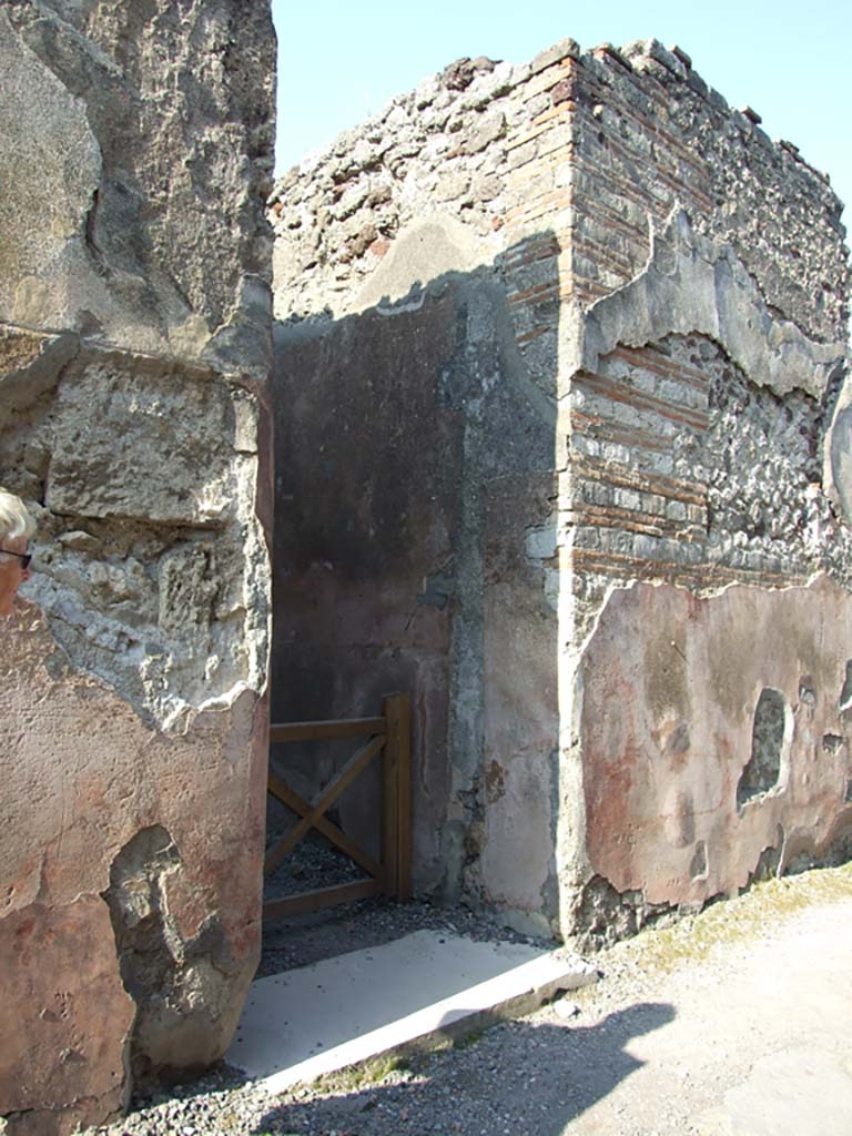 VI.7.6 Pompeii. March 2009. Entrance doorway.