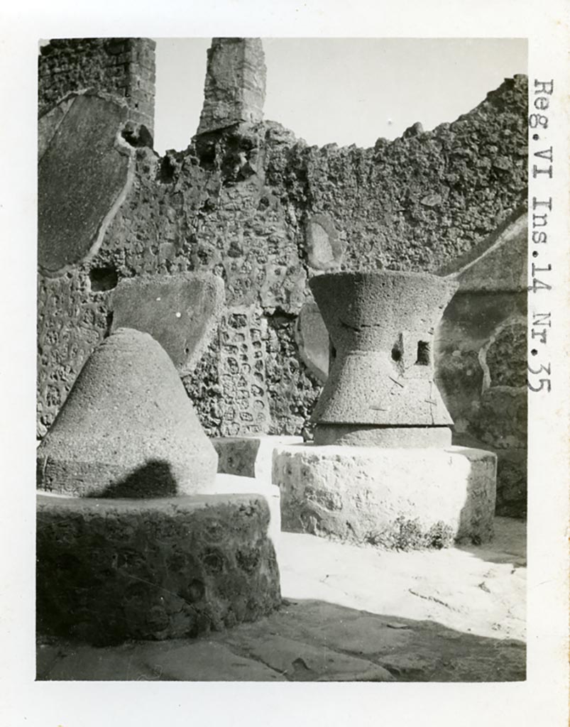 VI.14.32 Pompeii, but shown as VI.14.35 on photo. Pre-1937-1939. Looking towards mills on east side.
Photo courtesy of American Academy in Rome, Photographic Archive. Warsher collection no. 248.
