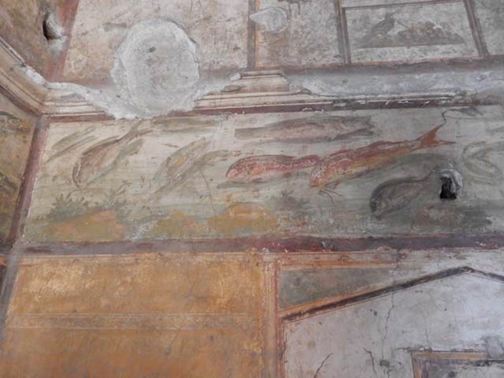 VI.15.1 Pompeii. May 2017. Detail of frieze at north end of east wall of bedroom on left of main entrance. Photo courtesy of Buzz Ferebee.
