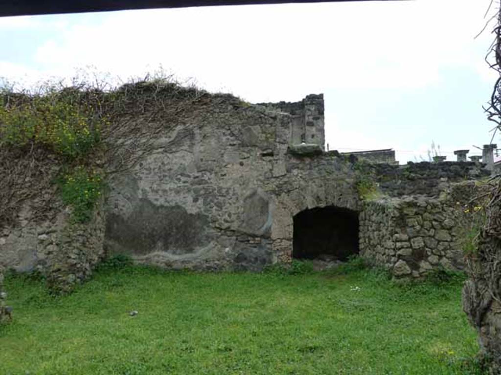 VII.4.39 Pompeii. May 2010. Rear room, looking south towards arched recess.