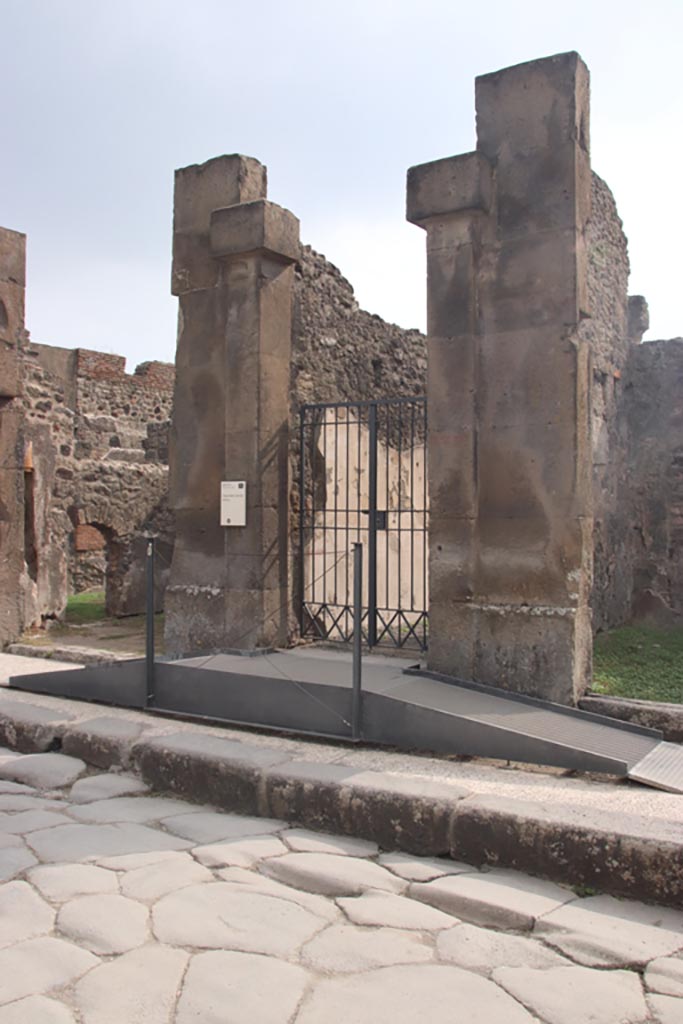 VII.4.48 Pompeii. October 2023. 
Entrance doorway on Via della Fortuna. Photo courtesy of Klaus Heese.
