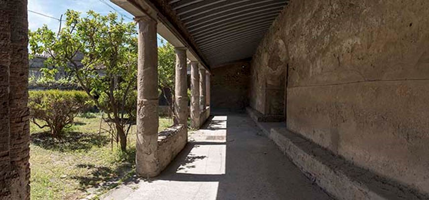 VII.5.24 Pompeii. May 2017. Looking west along north portico (7) supported by columns. At the side are stone benches (8).  Photo courtesy of John Puffer.
