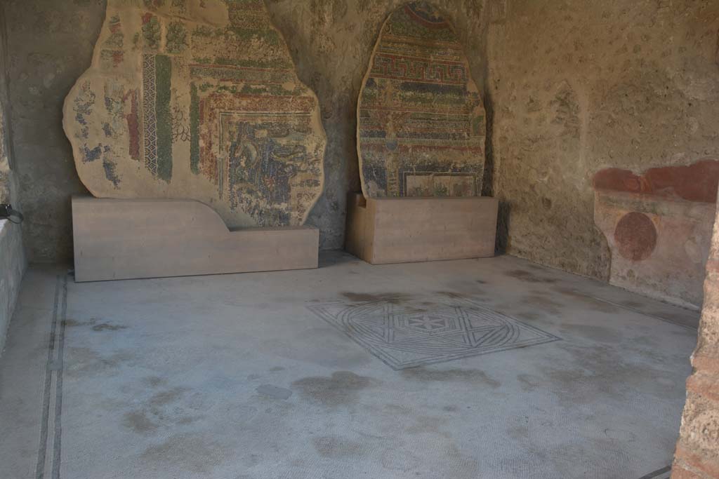 VII.7.5 Pompeii. September 2019. Room (n), looking towards east and south walls.
Foto Annette Haug, ERC Grant 681269 DÉCOR.

