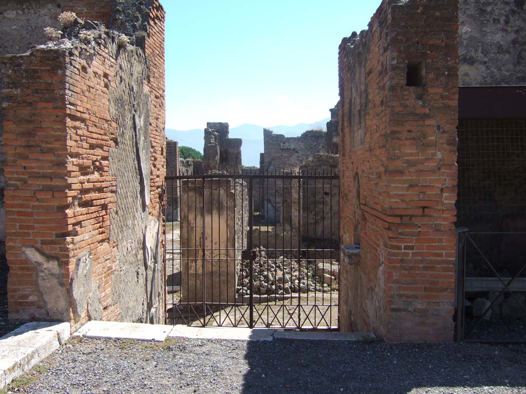 VII.9.42 Pompeii. September 2005. South entrance of Macellum looking down steps to south onto Vicolo del Balcone Pensile