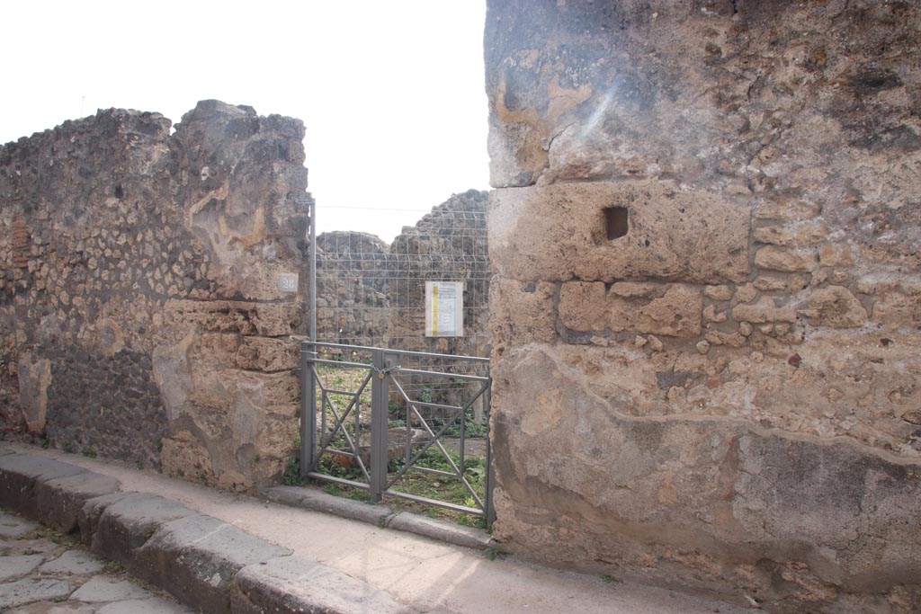 VIII.2.28 Pompeii. October 2023. Entrance doorway on south side of Via della Regina. Photo courtesy of Klaus Heese.
