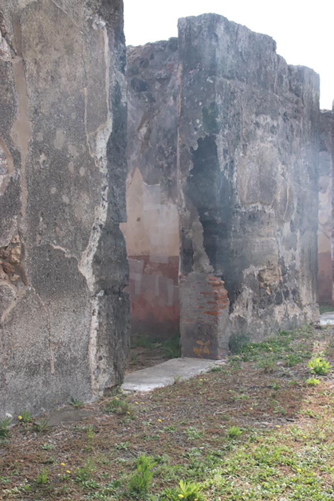 VIII.2.34 Pompeii. October 2023. 
Doorway to room ‘f’ on east side of atrium. Photo courtesy of Klaus Heese.

