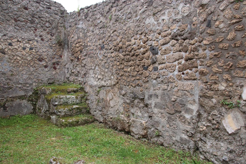 VIII.2.35 Pompeii. May 2024. Steps in south-west corner of shop-room. Photo courtesy of Klaus Heese.