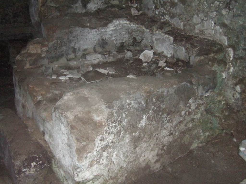 VIII.2.39 Pompeii. May 2006.  Room 03. Masonry tub.