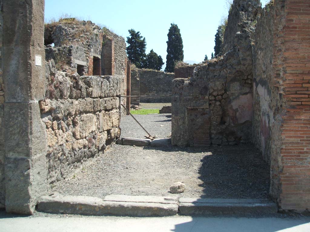 VIII.4.12 Pompeii. May 2005. Looking south across shop to dwelling at rear.