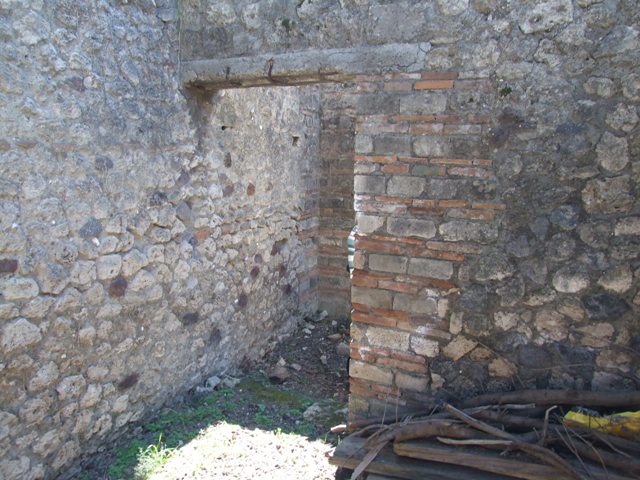 VIII.5.37 Pompeii.  March 2009.  Doorway to Room 4, Cubiculum.