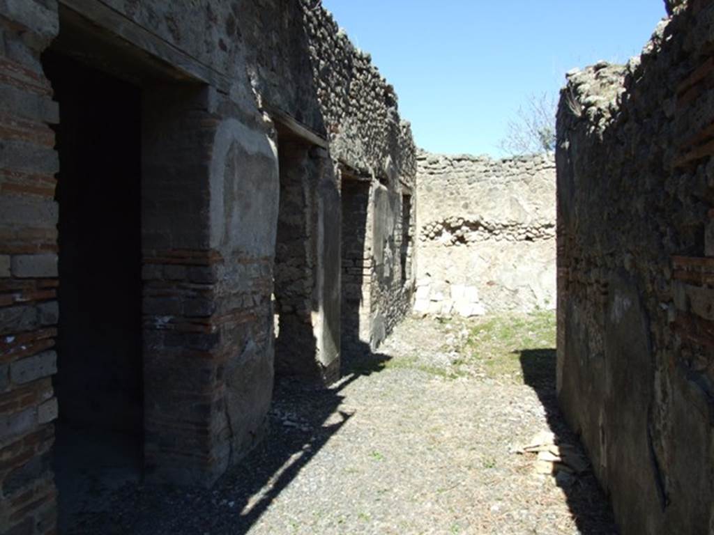 VIII.5.37 Pompeii. March 2009. Corridor on west side of tablinum, and doorways to room 13, and two doorways to room 11, in centre.
