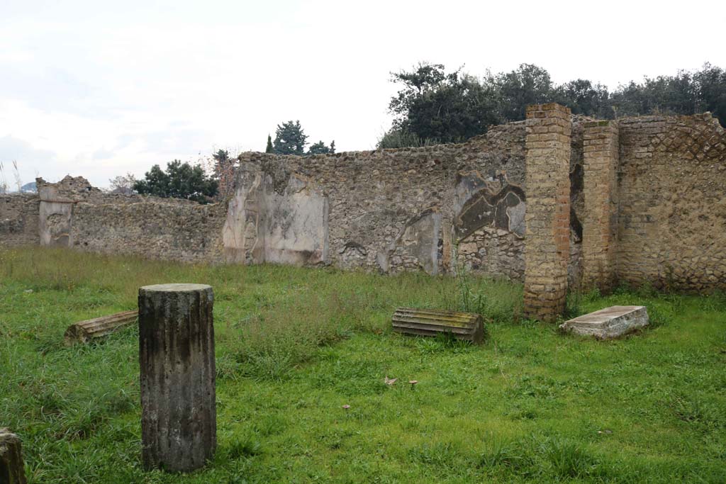 VIII.6.2, Pompeii. December 2018. Looking towards east side from entrance doorway. Photo courtesy of Aude Durand.