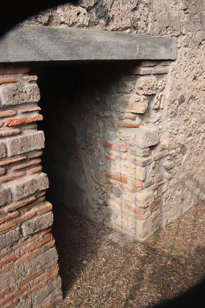 VIII.6.5 Pompeii. October 2023. 
Doorway to small room on west side of entrance corridor. Photo courtesy of Klaus Heese.
