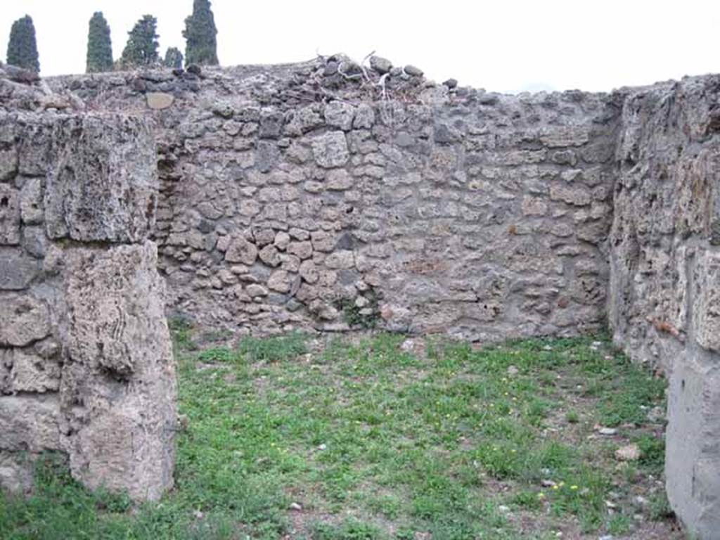 VIII.7.5 Pompeii. September 2010. Doorway to room on north side of front workshop room. Looking north. Photo courtesy of Drew Baker.
