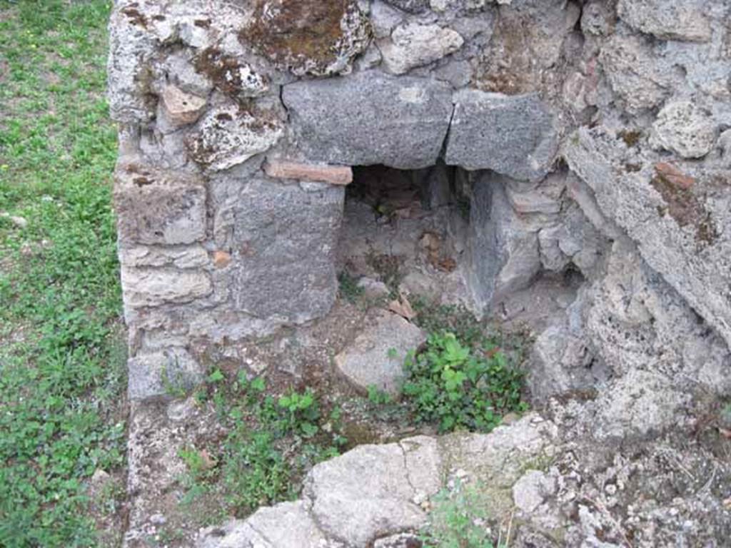 VIII.7.6 Pompeii. September 2010. Detail of oven in south-east corner of atrium area. According to PARP:PS, in 2008, the oven was built into the small partition wall and continued into the neighbouring room. There was evidence of a large burn deposit covering more or less the entire room. This may be from a domestic disaster or fallout from the 62CE earthquake. Photo courtesy of Drew Baker. See http://www.fastionline.org/docs/FOLDER-it-2009-146.pdf .