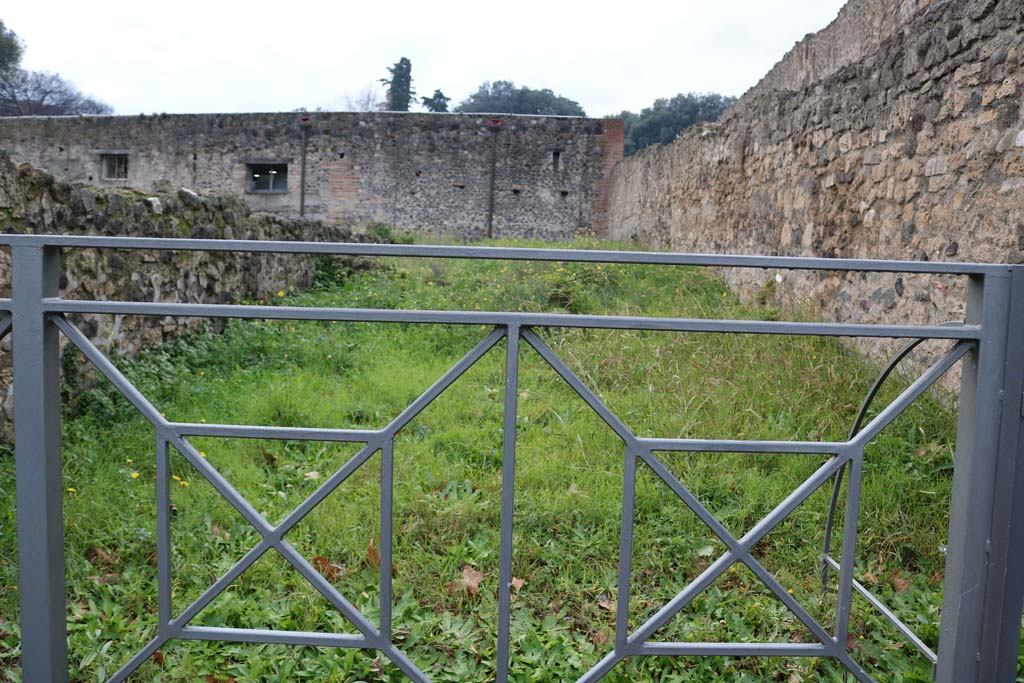 VIII.7.15, Pompeii. December 2018. Looking west through entrance doorway. Photo courtesy of Aude Durand.