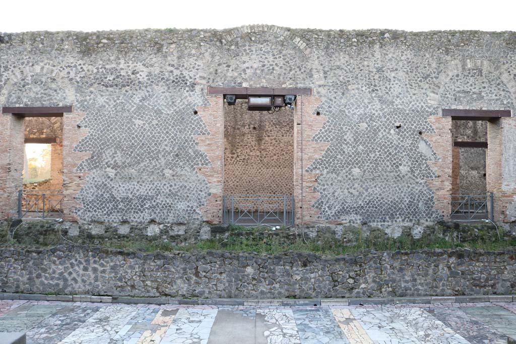 VIII.7.19 Pompeii. December 2018. Looking south to stage area, and doorways into corridor at VIII.7.18. Photo courtesy of Aude Durand.