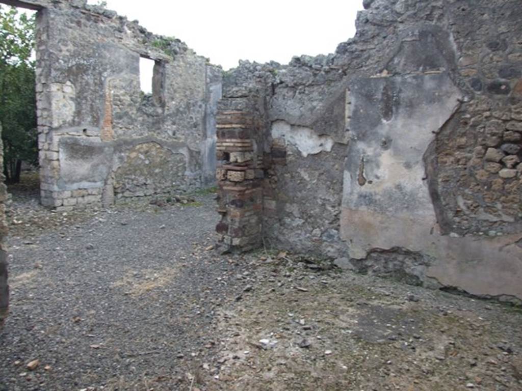 IX.2.21 Pompeii.   March 2009.  Room 5.  Triclinium.  Looking towards the west wall and opening to room 12, the north portico.