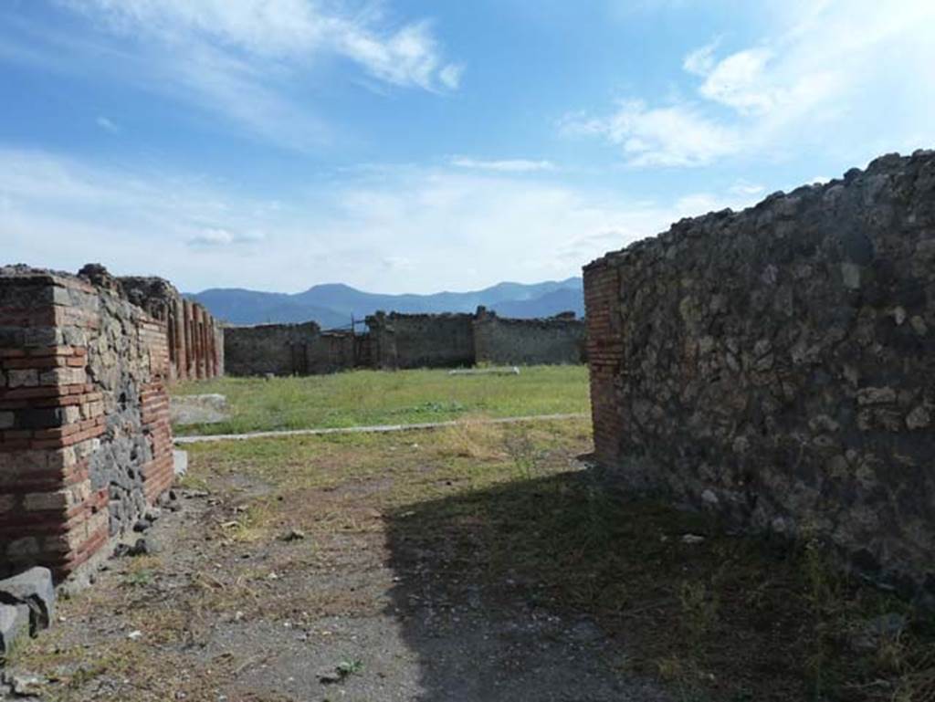 IX.4.18 Pompeii. December 2005. Looking south from entrance “a” into baths palaestra “d”.