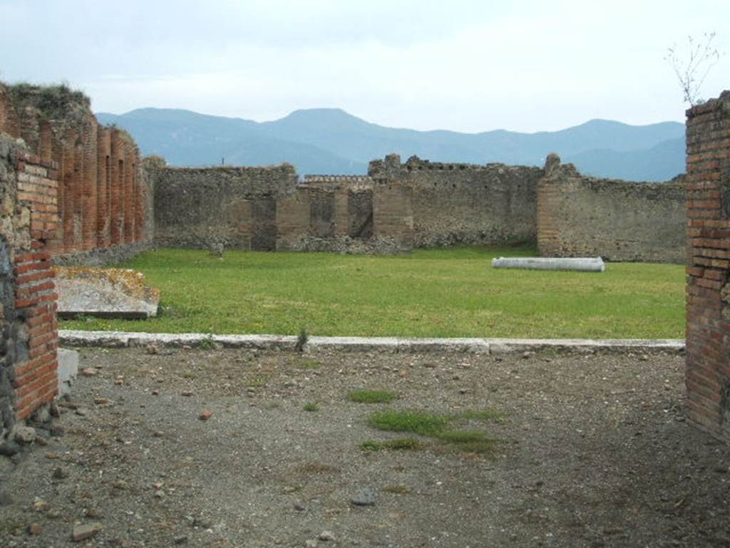 IX.4.18 Pompeii. September 2004. Looking south across the north portico towards the east side of the palaestra “d”, from the entrance. 
A depression in the ground on the east side would have been where a large outdoor pool “h” was to be built.

