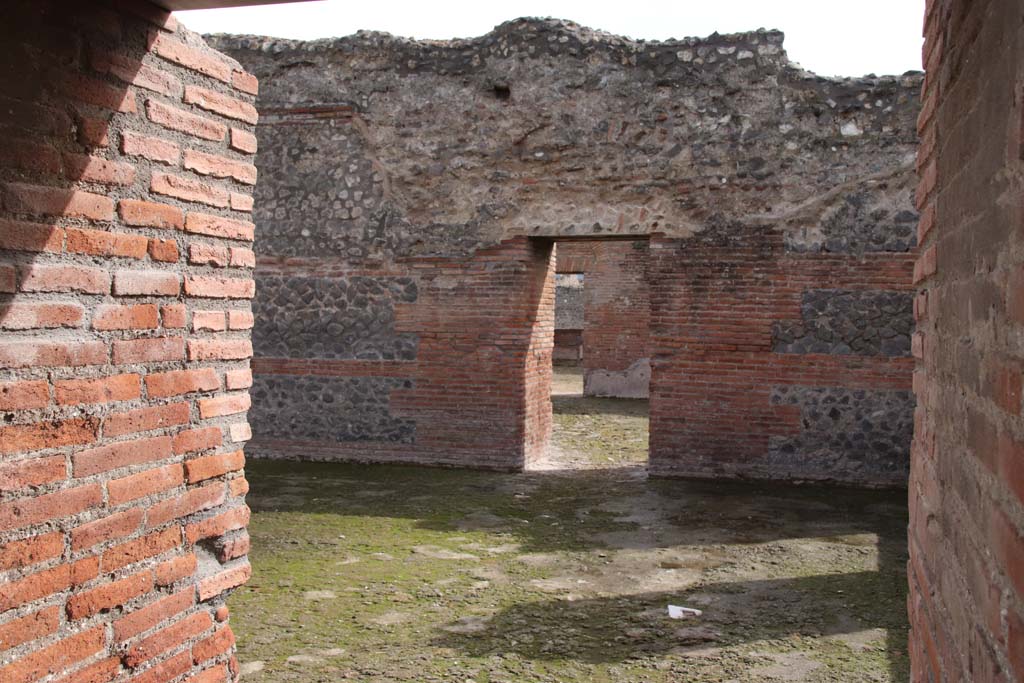 IX.4.18 Pompeii. October 2020. Room “s”, caldarium, looking towards north wall with two doorways from room “q”. Photo courtesy of Klaus Heese.