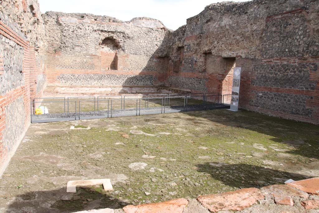 IX.4.18 Pompeii. October 2020. Room “s”, caldarium, looking towards south wall. Photo courtesy of Klaus Heese.