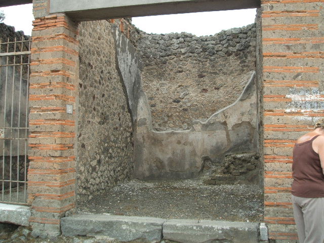 IX.5.5 Pompeii. December 2007. East wall of shop.