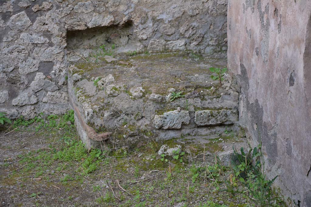 IX.5.12 Pompeii. March 2017. Base of steps to upper floor, looking east.
Foto Christian Beck, ERC Grant 681269 DCOR.

