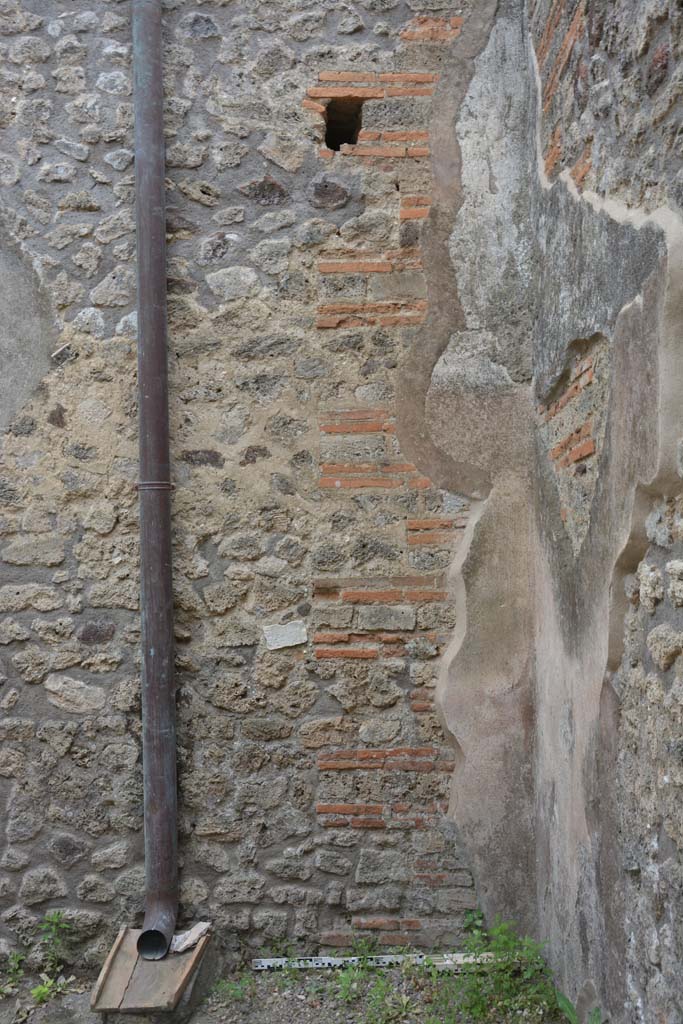 IX.5.12 Pompeii. May 2017. South wall in south-west corner.
Foto Christian Beck, ERC Grant 681269 DCOR.
