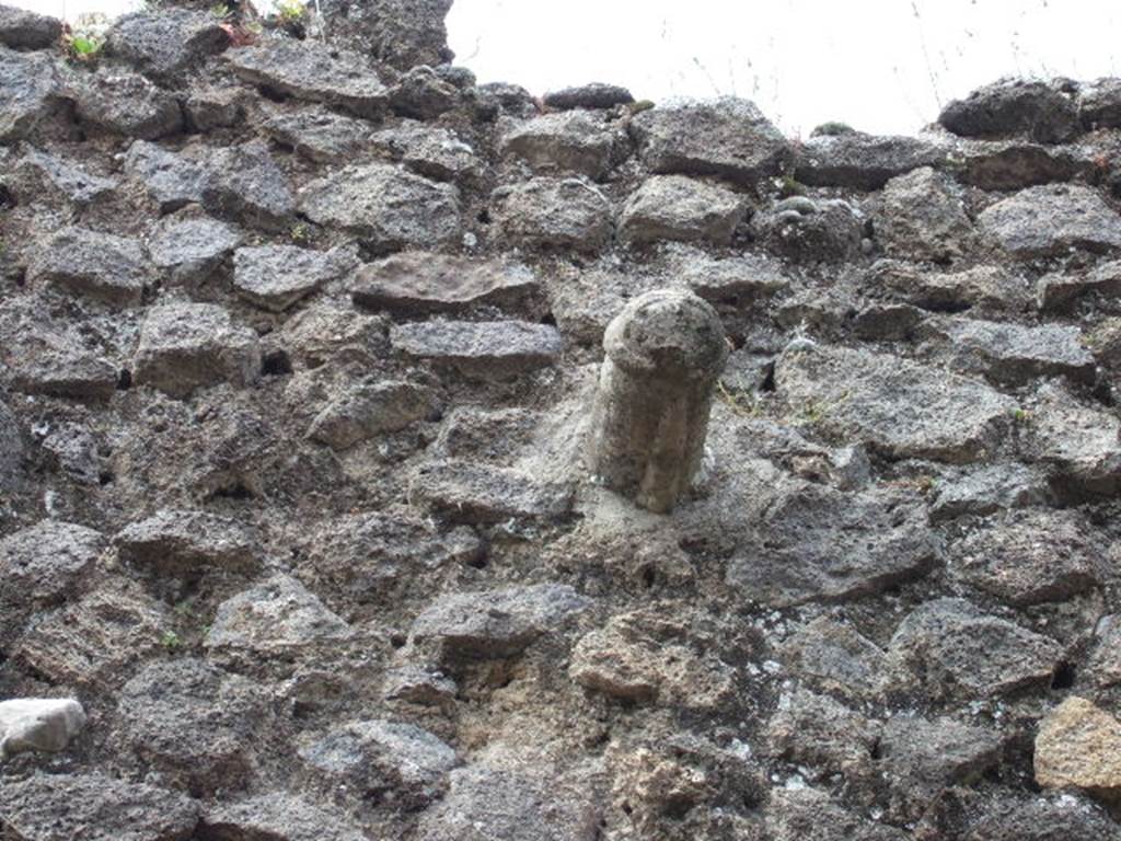 IX.5.13 Pompeii. May 2006. Face in stonework high up on front wall.