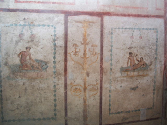 IX.5.16 Pompeii. June 2019. Cubiculum f’, detail of wall painting at east end of north wall.
Photo courtesy of Buzz Ferebee.
