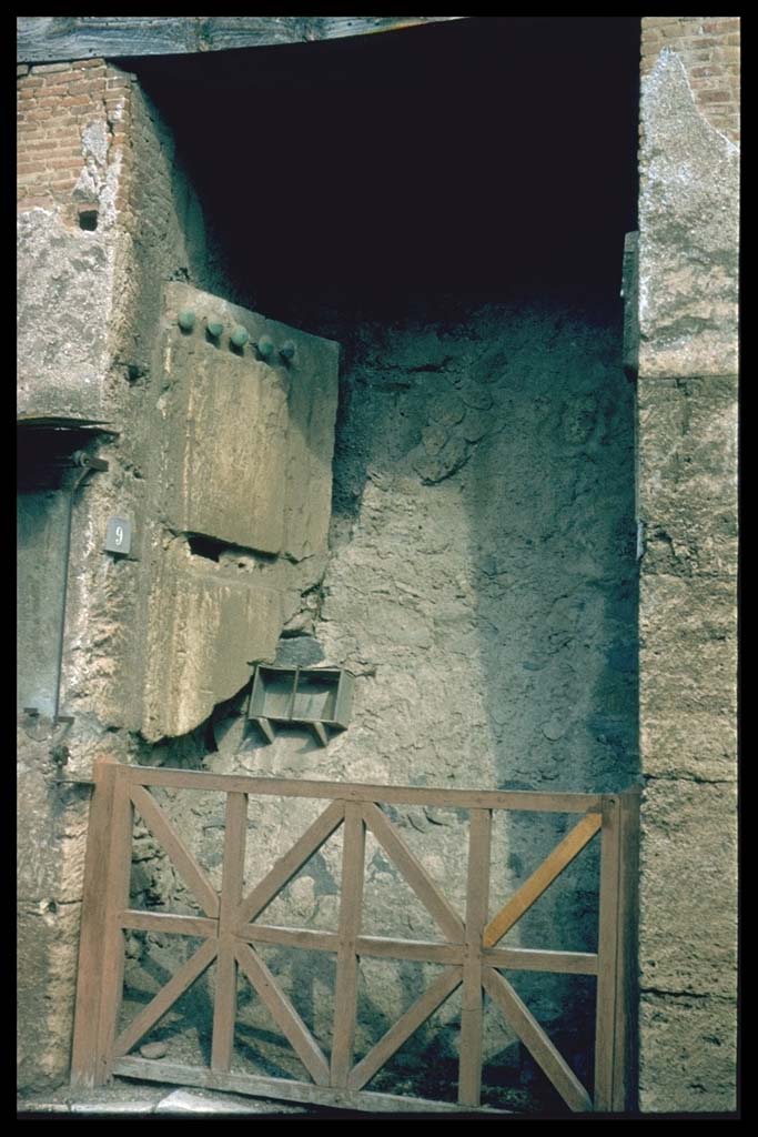 IX.7.9 Pompeii. Plaster-cast of west entrance door.
Photographed 1970-79 by Günther Einhorn, picture courtesy of his son Ralf Einhorn.
