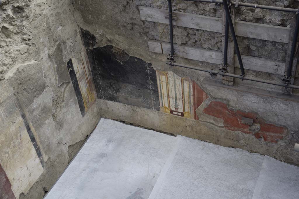 IX.12.9 Pompeii. February 2017. Room 16, detail from south-east corner. Photo courtesy of Johannes Eber.