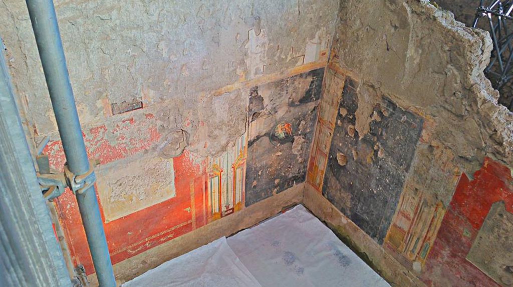 IX.12.9 Pompeii. 2016/2017. 
Room 16, north wall and north-east corner with unfinished paintings. Photo courtesy of Giuseppe Ciaramella.
