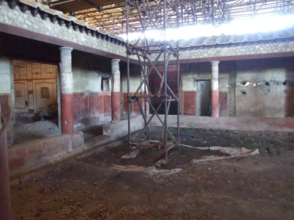 IX.12.9 Pompeii. March 2009. Peristyle/garden area 5, looking north-east across garden area. 