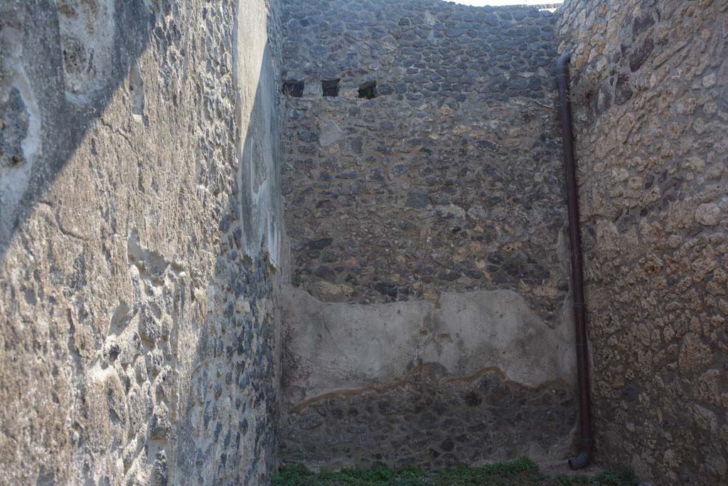 IX.14.4 Pompeii. July 2017. Ala 20, on west side of secondary atrium 27, looking west.
Foto Annette Haug, ERC Grant 681269 DÉCOR.

