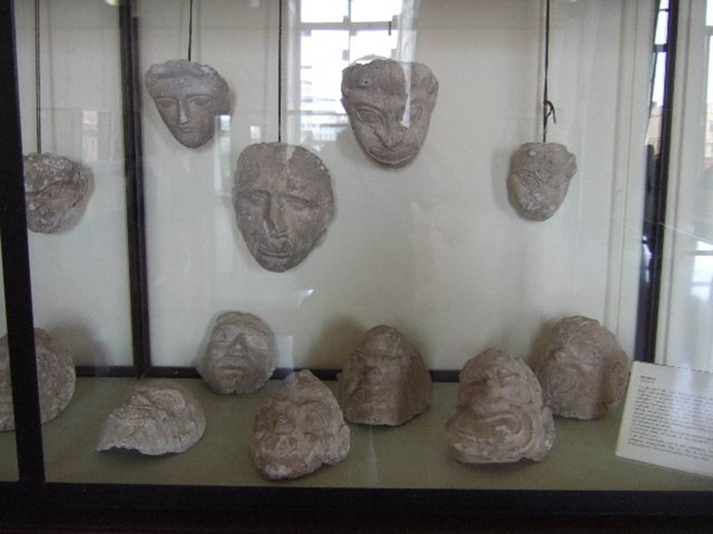 HGW06 Pompeii.  Found 4th January 1749.  Masks possibly found in Villa of Cicero.  Now in Naples Archaeological Museum. See Prisciandaro, R., 2006. Studio sulle provenienze degli oggetti rinvenuti negli scavi borbonici del regno di Napoli: Una lettura integrata, coordinata e commentata della documentazione Volume 1.  Naples : Nicola Longobardi.  (p.13).