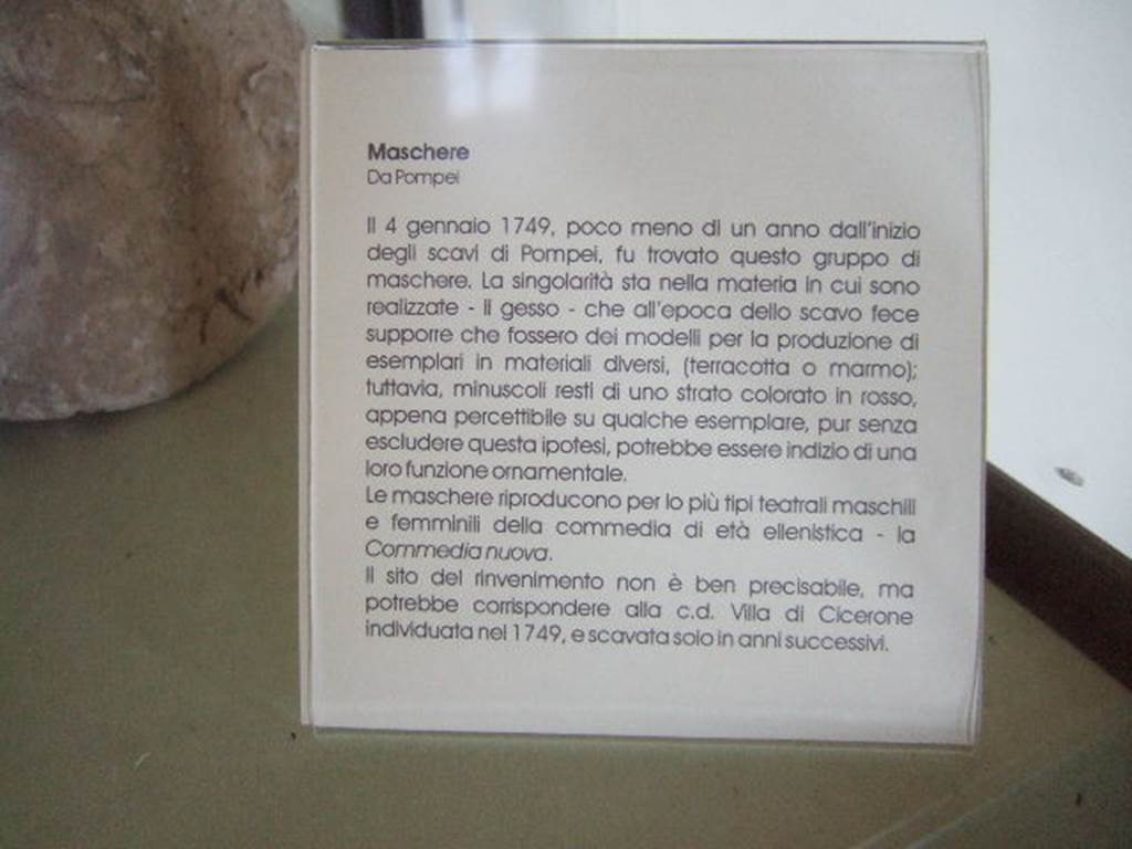 HGW06 Pompeii.  May 2006.  Label describing masks possibly found in Villa of Cicero.  Now in Naples Archaeological Museum.  See also Prisciandaro, R., 2006. Studio sulle provenienze degli oggetti rinvenuti negli scavi borbonici del regno di Napoli: Una lettura integrata, coordinata e commentata della documentazione Volume 1.  Naples : Nicola Longobardi.  (p.13).