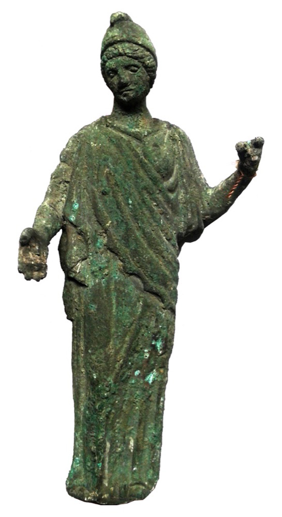 HGW24 Pompeii. Statuette of Minerva.
Now in Naples Archaeological Museum. Inventory number 5284.
Photo by Florence Monier.
©Villa Diomedes Project, base de données Images, http://villadiomede.huma-num.fr/bdd/images/5360
According to Boyce, six steps lead down to the servants’ quarters, and in the wall beside this stair was a “piccolo larario”.
This was apparently only a niche, in which a statuette of Minerva was found.
See Boyce G. K., 1937. Corpus of the Lararia of Pompeii. Rome: MAAR 14. (p.97, no.476). 
