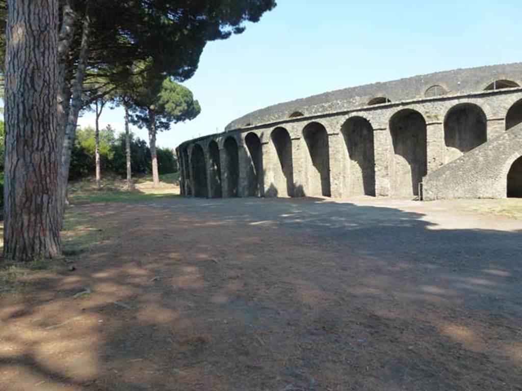 Piazzale Anfiteatro. June 2012. Looking east from southern end of Vicolo dell’Anfiteatro, towards Amphitheatre. Photo courtesy of Michael Binns.
