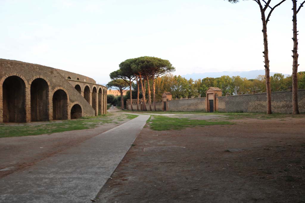 Piazzale Anfiteatro, December 2018. 
Looking south, Amphitheatre on the left, Grand Palestra on the right. Photo courtesy of Aude Durand
