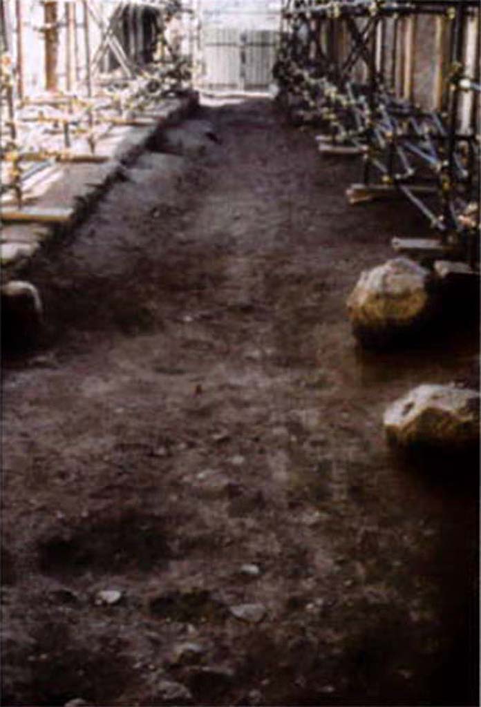 Unnamed vicolo between IX.11 and IX.12. 2003-4 excavations. Looking south.
See Varone A. 2007. In Nuove ricerche archeologiche nell'area vesuviana: (scavi 2003-2006): SAP Studi 25, pp. 349ff.

