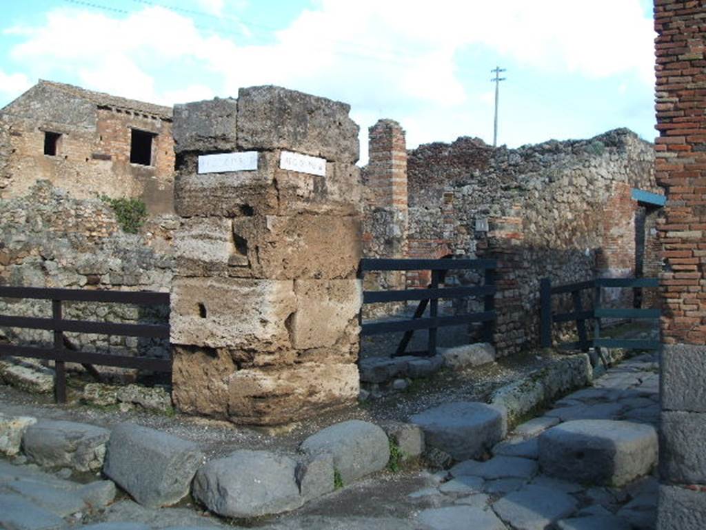 IX.3.11, Pompeii, north side of junction between unnamed vicolo and east side of Via Stabiana, between IX.3 and IX.2. December 2004. 