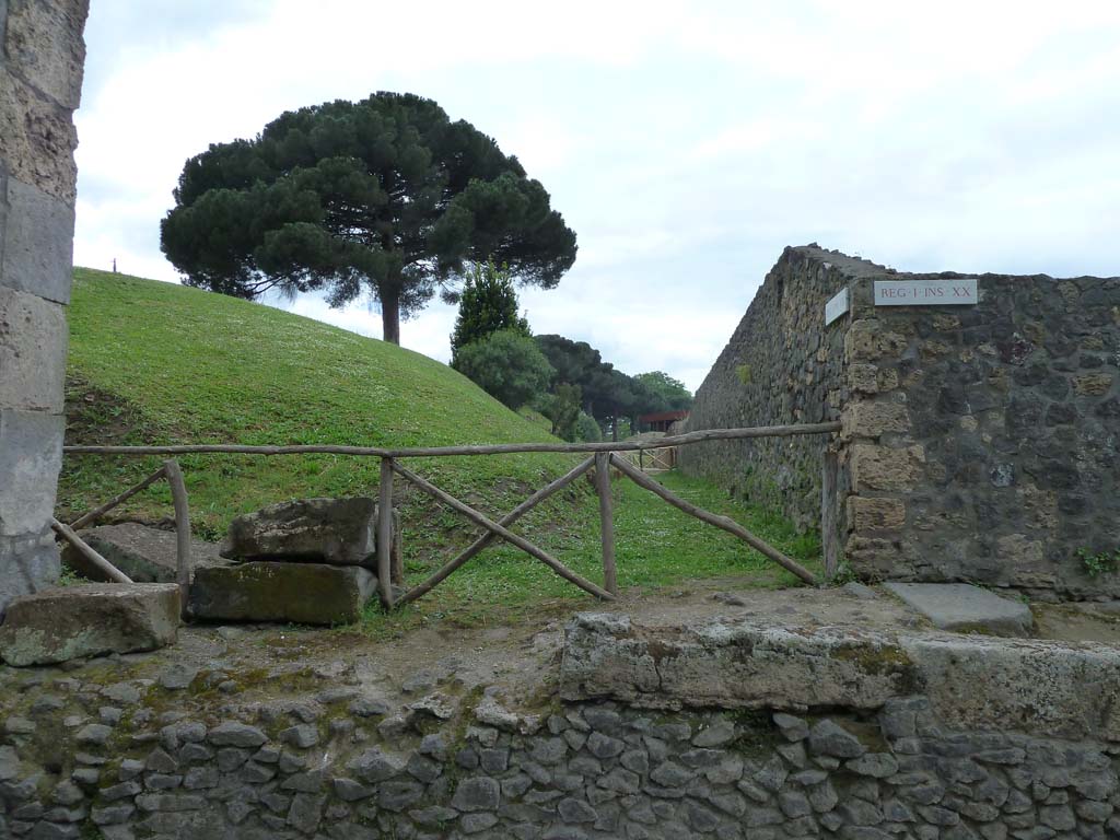 Unnamed Vicolo running west from Porta Nocera. May 2010. Looking west from Porta Nocera along south side of I.20.
