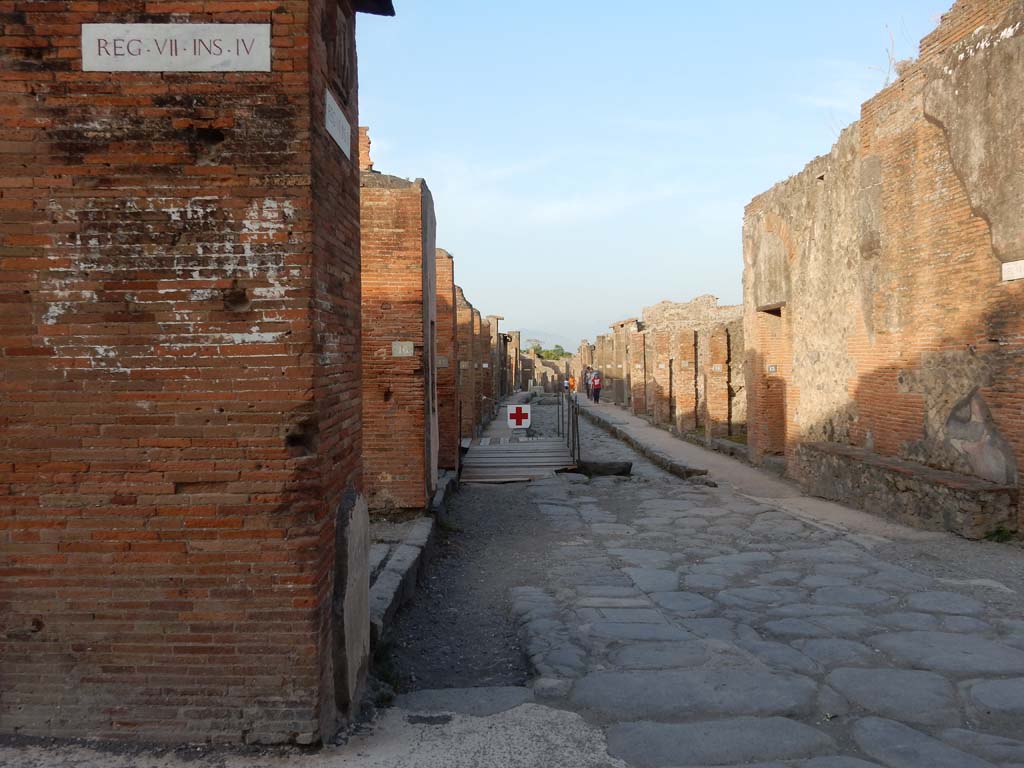 Via degli Augustali, Pompeii. June 2019. Looking east along Via degli Augustali between VII.4 and VII.9. 
Photo courtesy of Buzz Ferebee.
