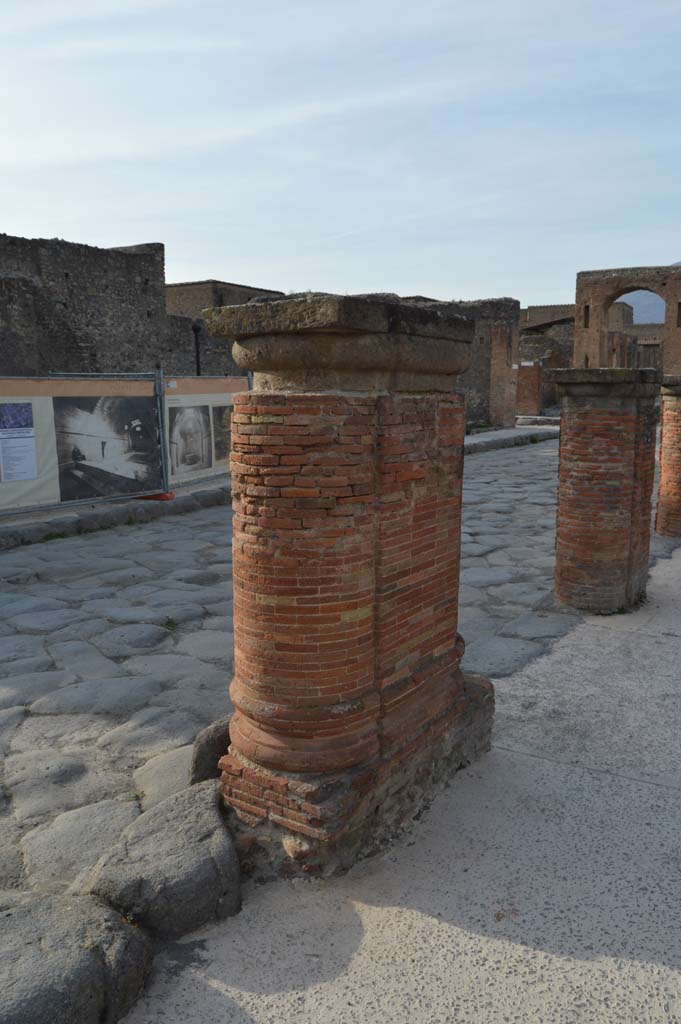 Via del Foro, east side, Pompeii. March 2019. 
Base of fourth and fifth column/pilaster from south end, looking north-west.
Foto Taylor Lauritsen, ERC Grant 681269 DCOR.
