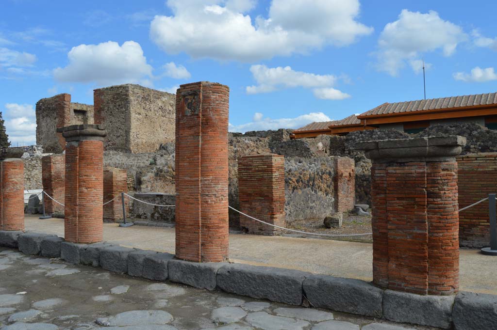 Via del Foro, east side, Pompeii. March 2018. 
Looking north-east towards sixth (on right), seventh, eighth and ninth bases/pilaster/columns.
Foto Taylor Lauritsen, ERC Grant 681269 DCOR.
